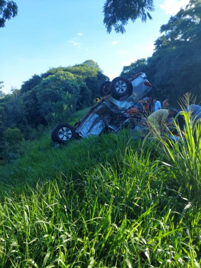 Cantagalo: Uma pessoa morre e três ficam feridas após acidente na BR 277 envolvendo caminhonate de Laranjeiras